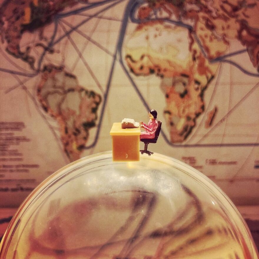 While In Quarantine, I Created A &laquo;home Office&raquo; Series With Miniature Model-Railway Figures