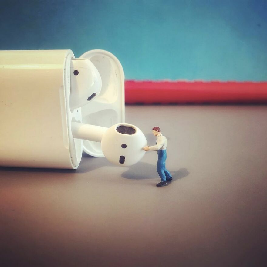 While In Quarantine, I Created A &laquo;home Office&raquo; Series With Miniature Model-Railway Figures