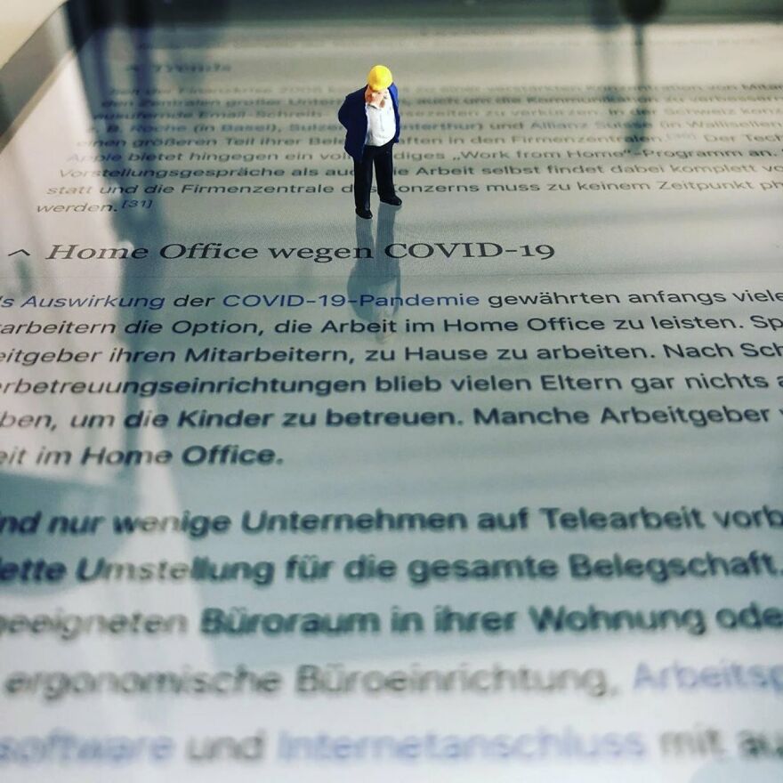 While In Quarantine, I Created A &laquo;home Office&raquo; Series With Miniature Model-Railway Figures