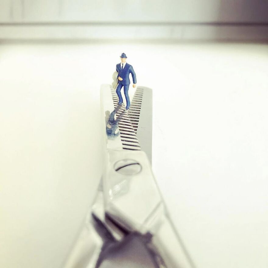 While In Quarantine, I Created A &laquo;home Office&raquo; Series With Miniature Model-Railway Figures