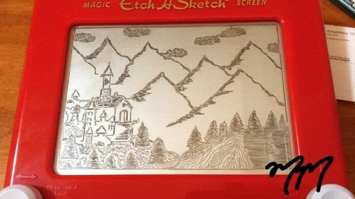 I Can Draw On The Etch-A-Sketch Better Than I Can On Paper (19 Pics)