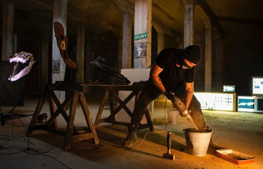 Belgian Artist Crushes Authentic 85 Mln Year Old Dinosaur Bones To Create New Artworks Belgian Artist Crushes Authentic 85 Mln Year Old Dinosaur Bones To Create New Artworks