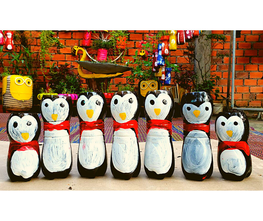 Can Penquins Be Near To Christmas Tree This Year? Can Penquins Be Near To Christmas Tree This Year?