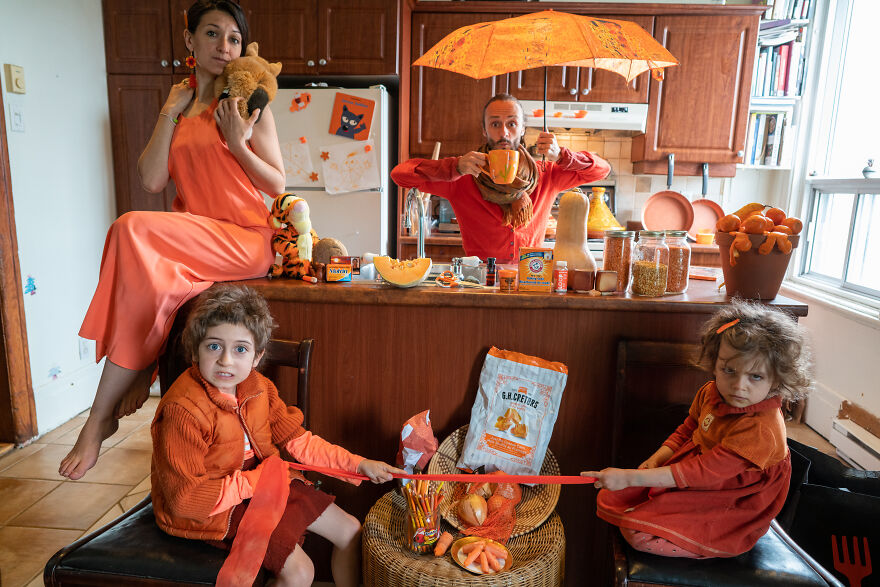 We Traveled The World In This Color-Themed Photoshoot While Being Stuck In Quarantine (9 Pics)