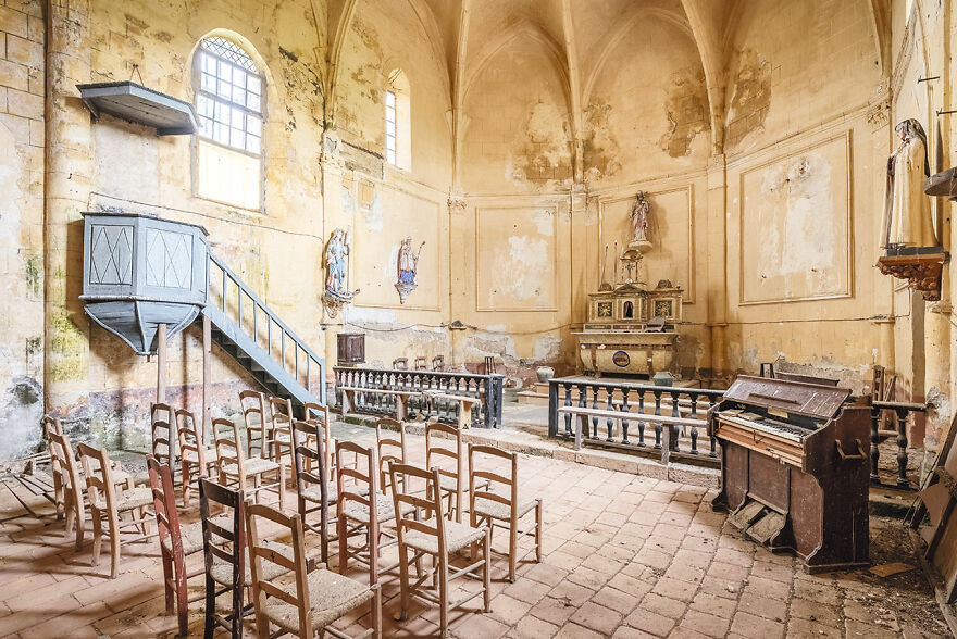 A Waltz In Three Quarter Time / 13th, 14th, 16th, And 19th-Century Church, France, Nouvelle-Aquitaine Region