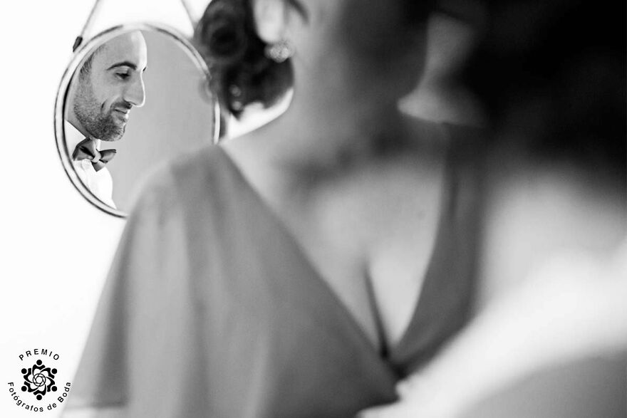 Amazing Framing Of The Groom By Yago Carcell