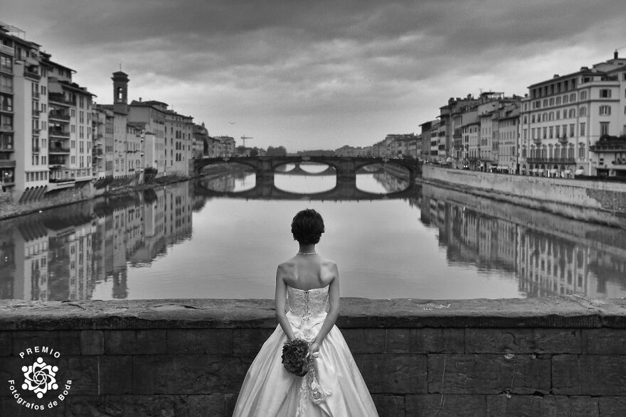 Peaceful Bride In Front Of Ponte Vecchio In Florence Captured By Edioardo Agresti