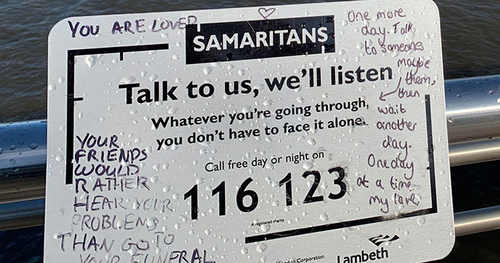 Charity Puts Up Anti-Suicide Sign On Bridge That People “Vandalized” With Positivity, Turns Out Brits Love To Do That (35 Pics)