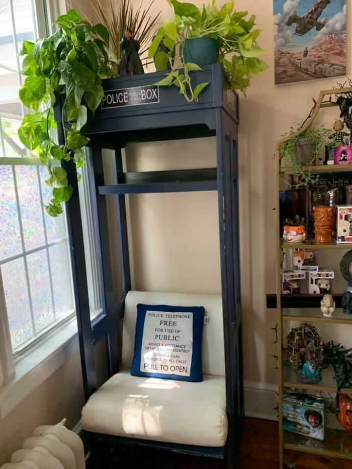 I Was Always Super Skeptical Of Facebook Marketplace, Then I Found This Giant Tardis Reading Nook For $50
