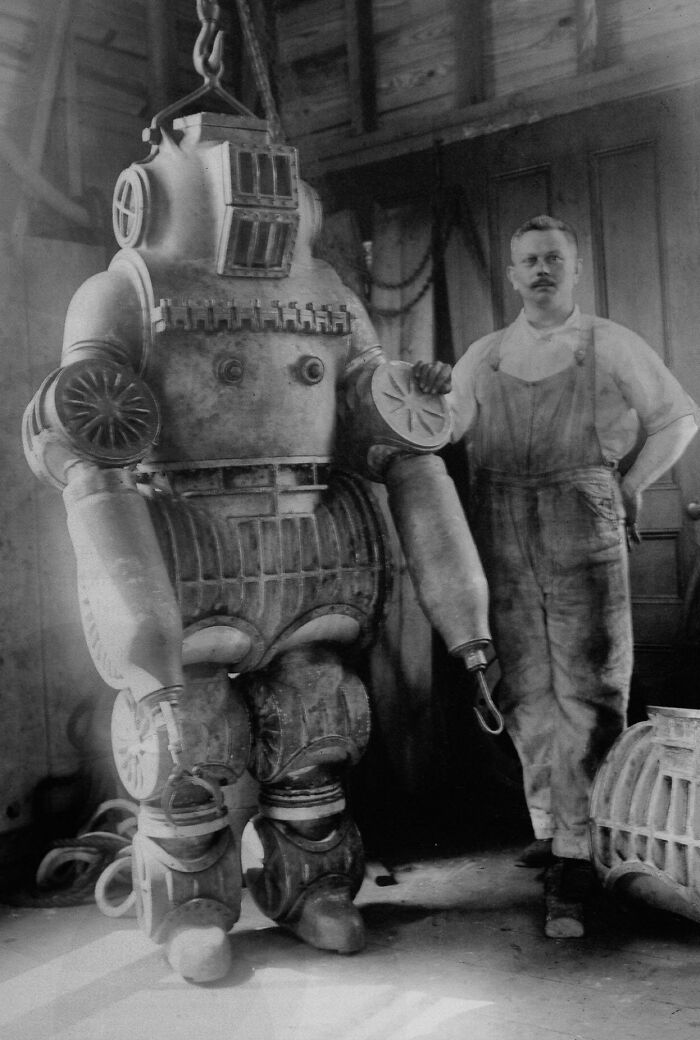 1911: Chester Mcduffee And His Ads Diving Suit, Aluminum Alloy Weighing 485 Lbs/200 Kg