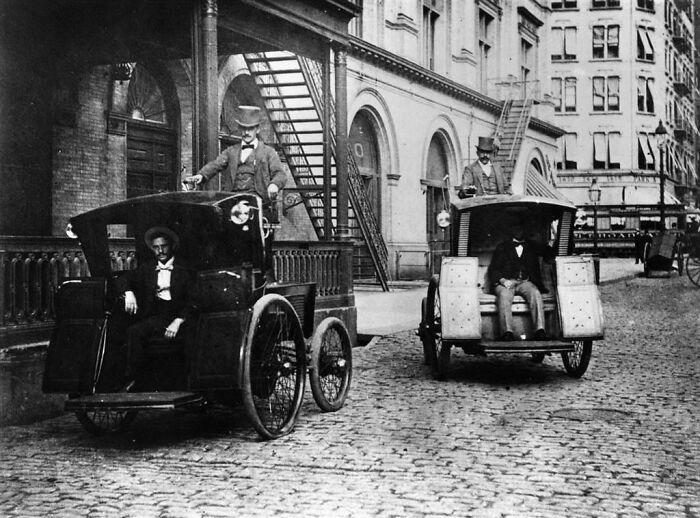Morris And Salom Electrobats In Front Of The Old Metropolitan Opera House On Manhattan's 39th Street In 1898. The Electrobats Are Electric Battery-Powered Cars That Served As Early Taxis In NYC