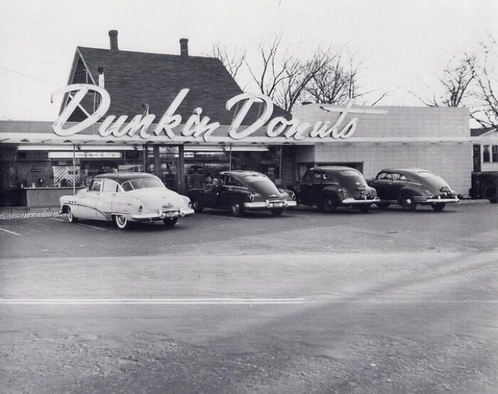 Dunkin’ Donuts, 1948