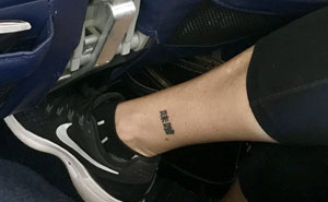 15 Personas que entendían otros idiomas y se rieron con estos terribles tatuajes