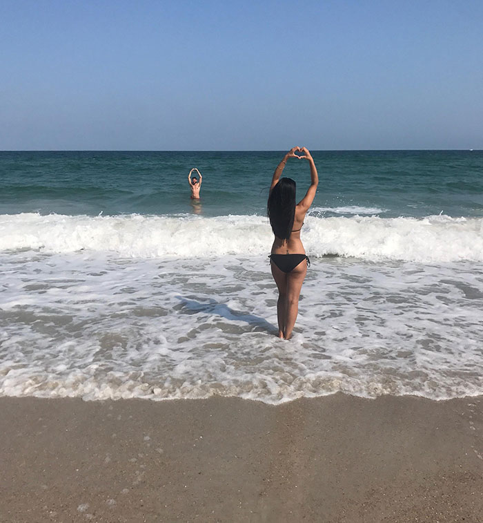 I Photobombed A Girl On The Beach Taking Pictures, Told Them About It And Had Them Send It To Me