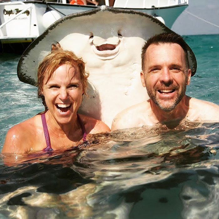 My Parents Met A Friendly Stingray On Vacation