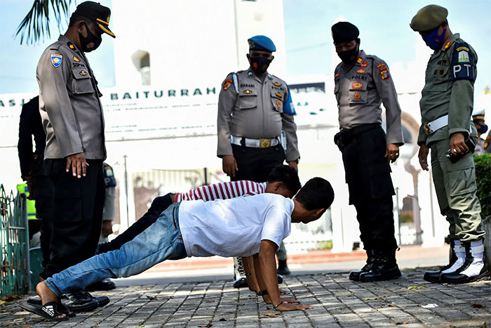 Indonesians Who Refuse To Wear A Mask In Public Are Now Forced To Do Push-Ups As A Penalty