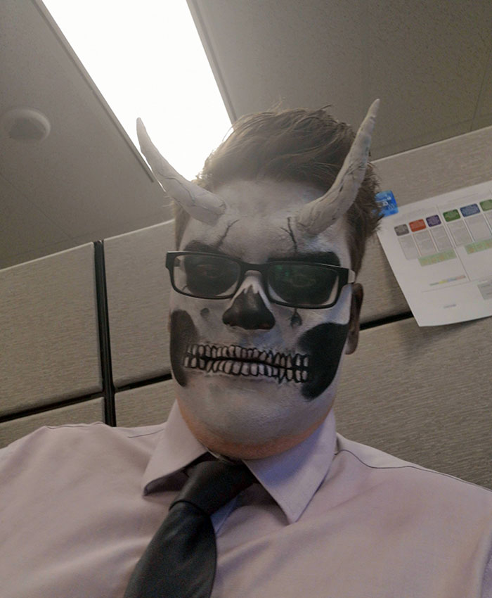 I Work In An Office And They Told People To Dress Up. I'm The Only One Dressed Up