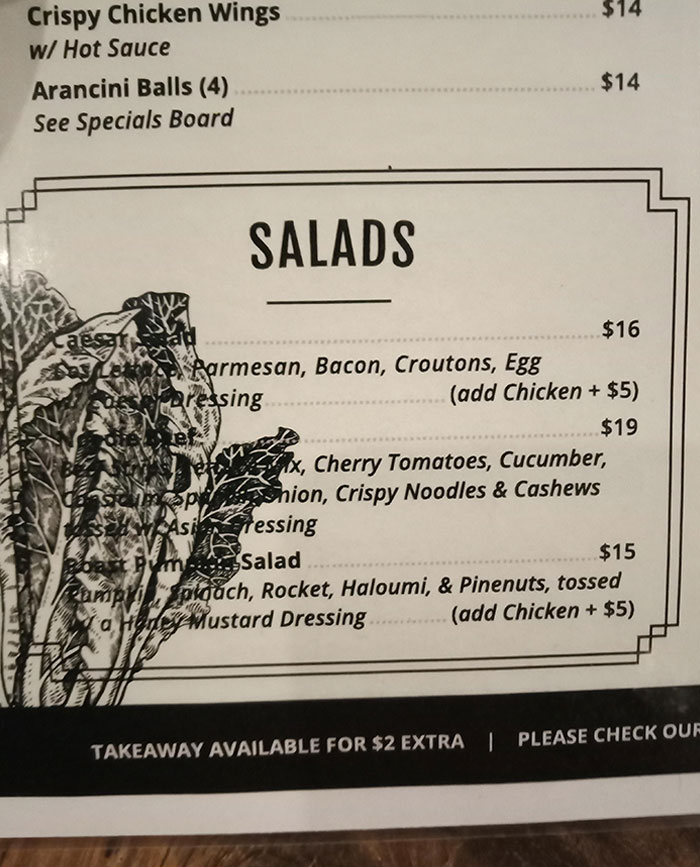 Esta sección de ensaladas en un menú de un Pub