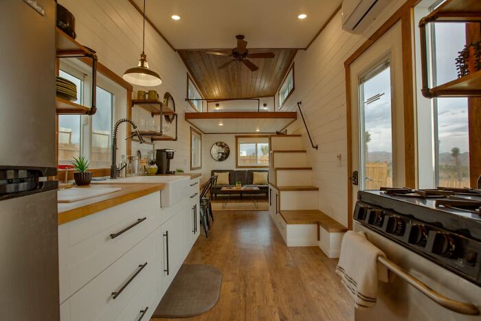 Modern Tiny House On Wheels And Off-Grid In The Desert, Tour.