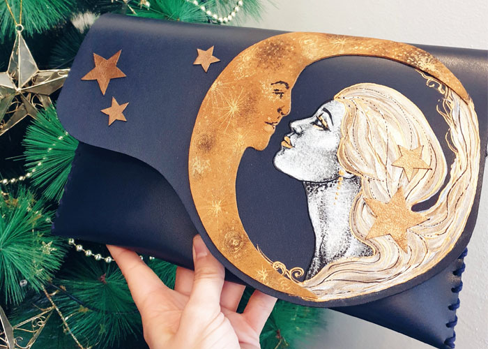 I Use 3D And Collage Techniques To Create Unique Handmade Winter-Themed Leather Clutch Bags (21 Pics)