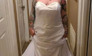 Esta novia se quejó porque su vestido de boda "no se parecía en nada al que encargó" y resulta que lo llevaba al revés