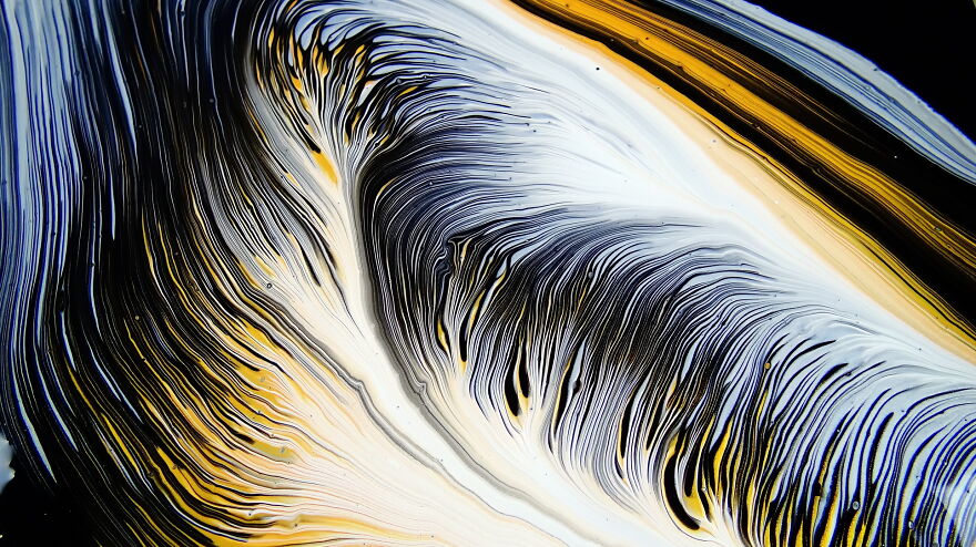Negative Space Split Cup Pour ~ Black & White And Gold & Silver ~ #staycreative Negative Space Split Cup Pour ~ Black & White And Gold & Silver ~ #staycreative