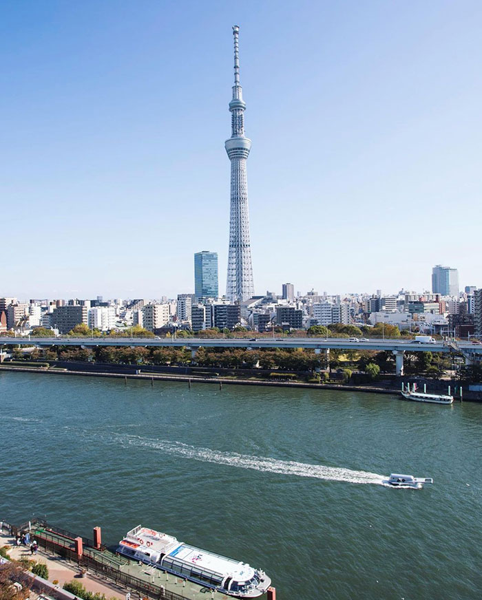 Shaped Like A Zip Fastener, This 9-Meter-Long Ship Looks Like It's Opening Tokyo’s Sumida River