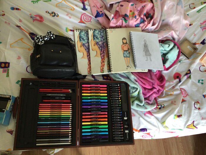 I Really Like Art So I Got All This A Btw The 2 Last Drawing Pads Are Something I Drew In Them