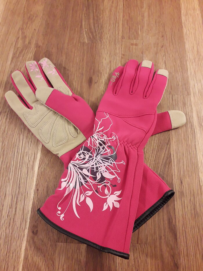 A Friend Sent Me These Beautiful Vegan Leather Gardening Gloves The Week Before Christmas After My Old Ones Got Torn Cutting Back The Blackberry Bushes