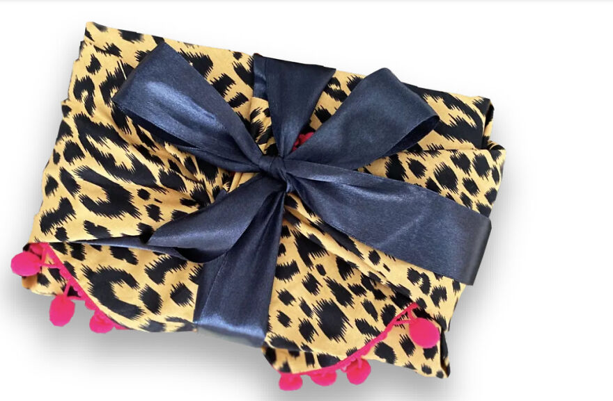 Canary Wharf Partners With The Fabric Wrapping Co. To Launch An Exclusive, Free Sustainable Fabric Gift Wrapping Service Canary Wharf Partners With The Fabric Wrapping Co. To Launch An Exclusive, Free Sustainable Fabric Gift Wrapping Service
