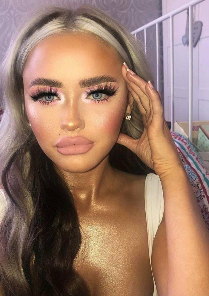 Get Me That Slimy Chest, Facetune And £6.99 Contacts Look