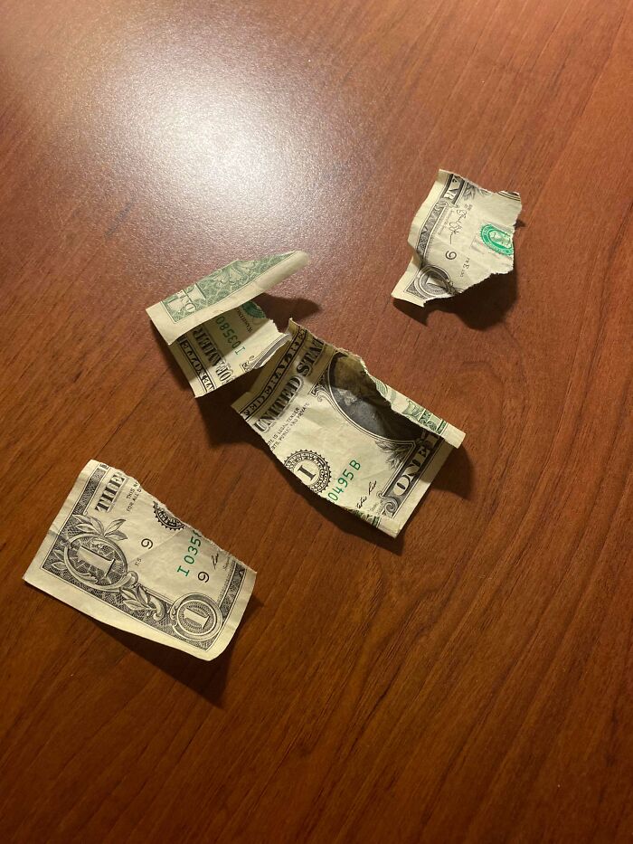 I Work At A Hotel. I Went To Clean A Room And Found This “Tip” Inside