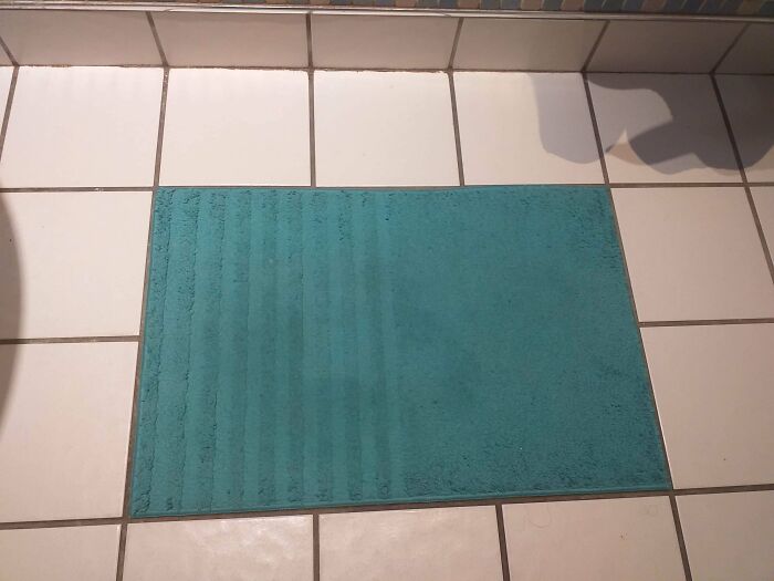 How This Bath Mat Lines Up With The Tiles