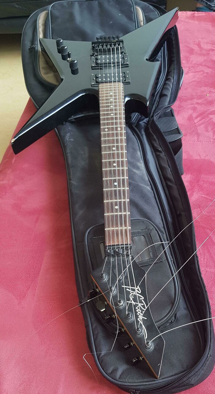 My Maths Teacher Gave Me His First Guitar Ever, A 1989 B.c.rich Ironbird, As An Early Christmas Gift, And Im Fucking Shaking! These Things Are Rare Af And Ima Treat It Like My Firstborn!