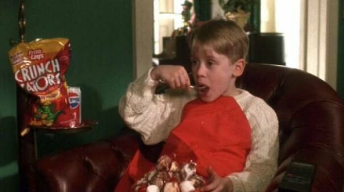 Every Scene In Home Alone The Colors Red And Green Are Prevalent