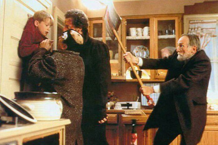 [home Alone] When Old Man Marley Saves Kevin From The Wet Bandits, He Hits Marv First Because If Harry Had Been Hit, Marley Would Risk Harry Biting Kevin’s Finger Off
