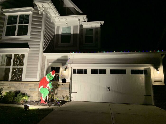 For The Sixth Year In A Row, I’ve Successfully Decorated My Home’s Exterior In Just 5 Minutes