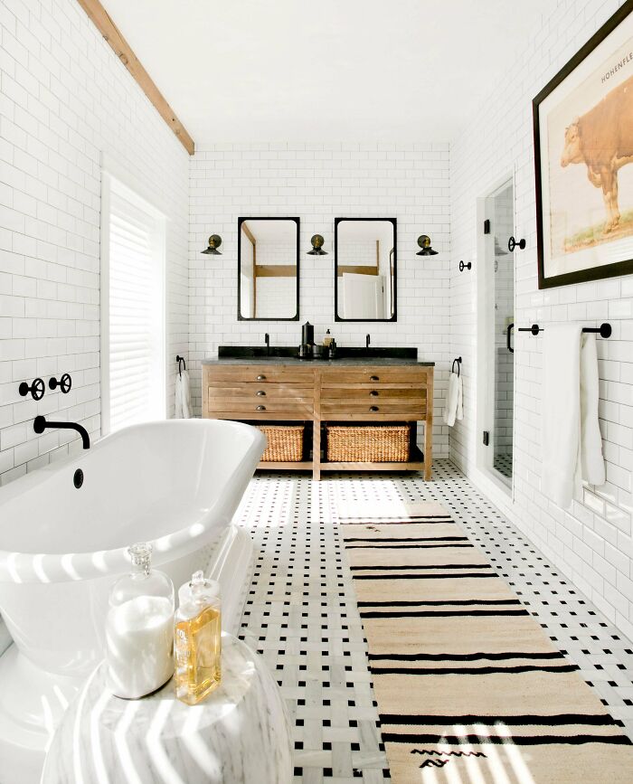 Beautiful Bathroom In Black & White Look