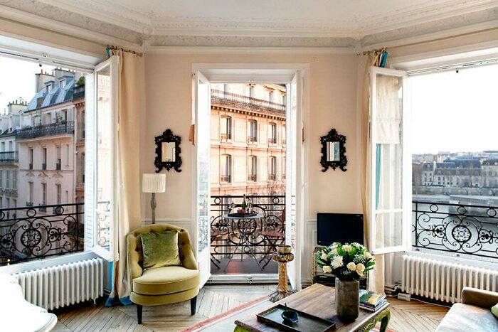 Apartment At The Ile St. Louis, Paris