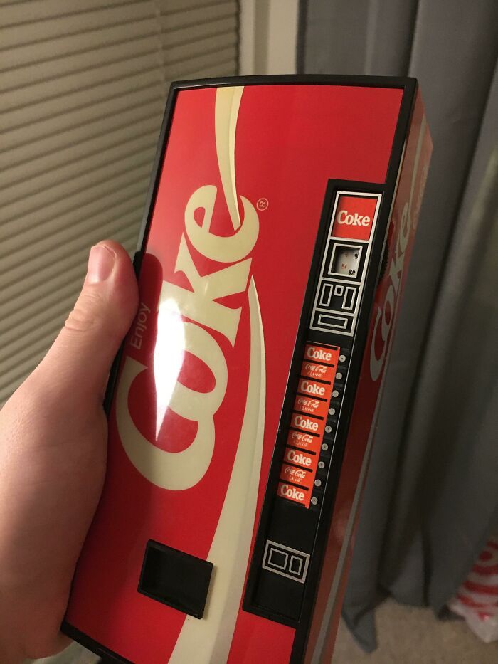 This Radio I Found In My Attic Is Built To Resemble A Coca-Cola Vending Machine