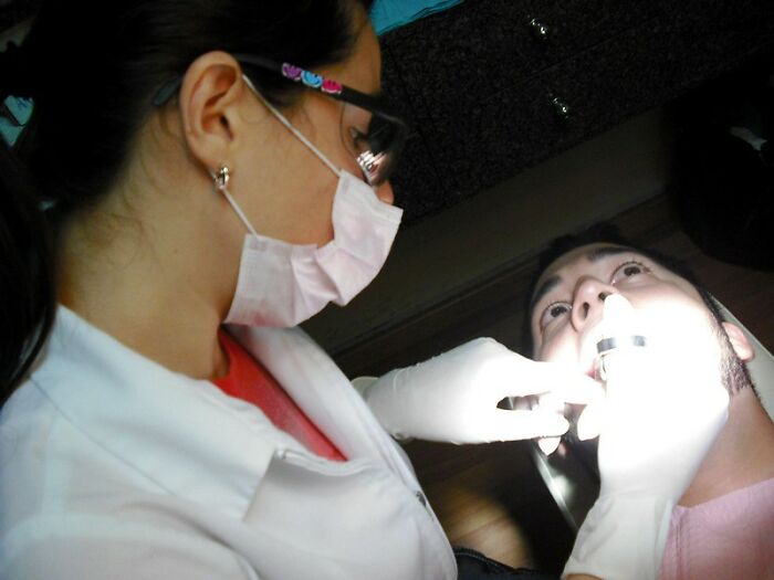 Someone Asks Dentists “Why Do You Talk To Your Patients While Your Hands Are In Their Mouths?”, Gets 26 Honest Answers