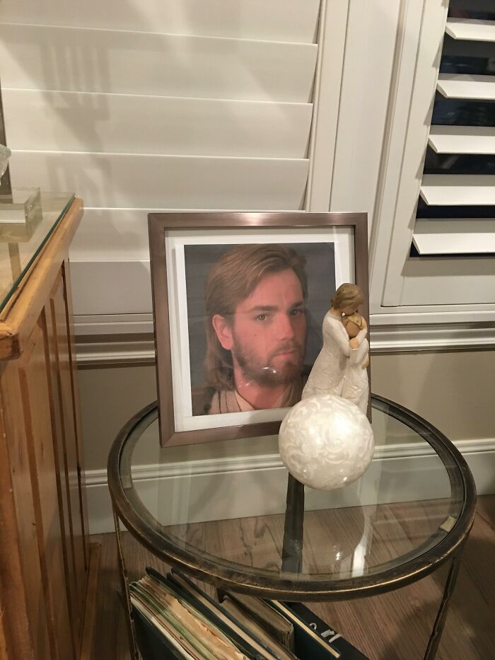 Guy Gives Mormon Parents Obi-Wan Kenobi Portrait, Mom Hangs It, Thinking It’s Jesus Christ
