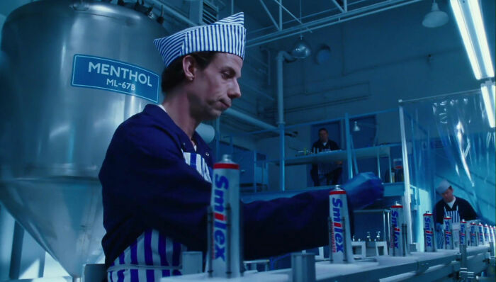 In Charlie And The Chocolate Factory (2005), Charlie’s Father Works At The Smilex Toothpaste Factory. Smylex Was The Name Of The Poisonous Gas Created By The Joker In Batman (1989), Also Directed By Tim Burton