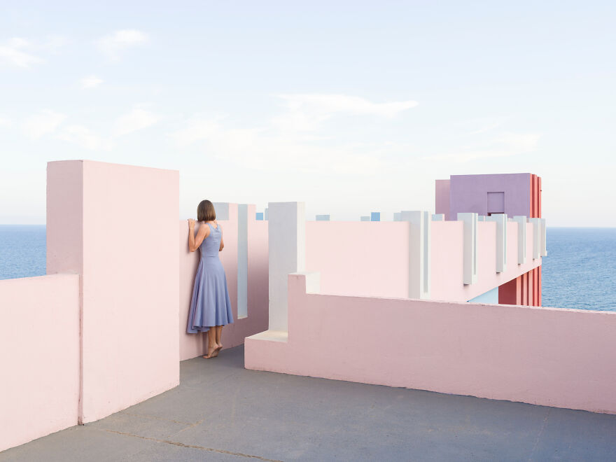 We Played "Hide-And-Seek" Inside A Pastel Color Real Maze-Like Building (15 Pics)