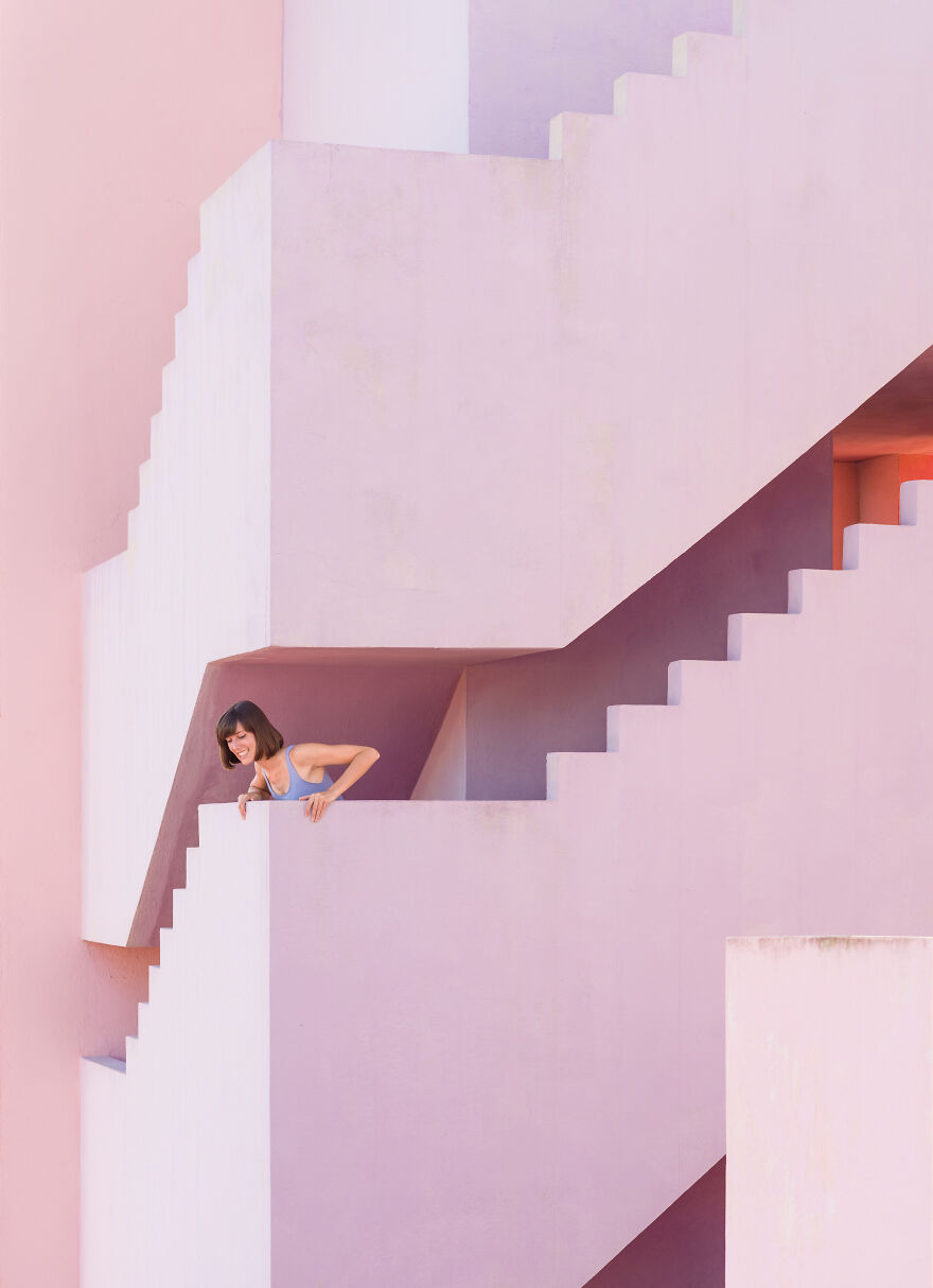 We Played "Hide-And-Seek" Inside A Pastel Color Real Maze-Like Building (15 Pics)
