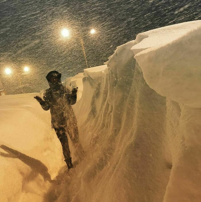 Russia’s Coldest City Gets Two Months Worth Of Snow In Just 5 Days And Their Photos Look Surreal (30 Pics)