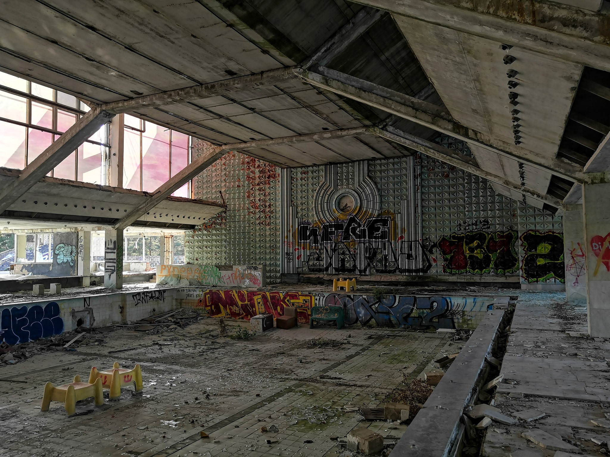 What Abandoned Buildings Have You Explored? (Closed)