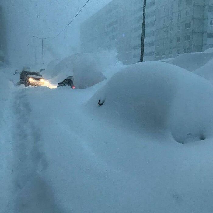 Russia’s Coldest City Gets Two Months Worth Of Snow In Just 5 Days And Their Photos Look Surreal (30 Pics)