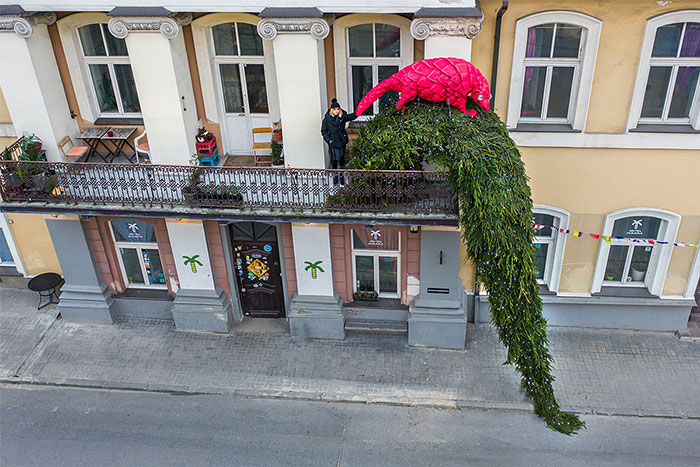 I Invited Locals To Decorate Their Balconies For Christmas, Here Are The First 8 Original Decorations
