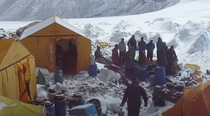 Alpinist Organizes A Massive Clean-Up Of Mount Everest, Removes 8.5 Tons Of Rubbish
